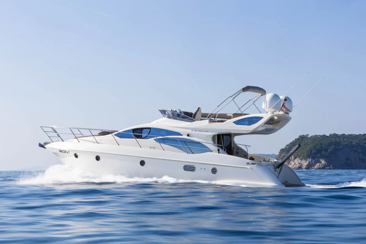Azimut 43 Fly motor yacht under way near the coast