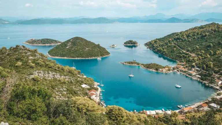 Mljetska jezera i otočići s brda