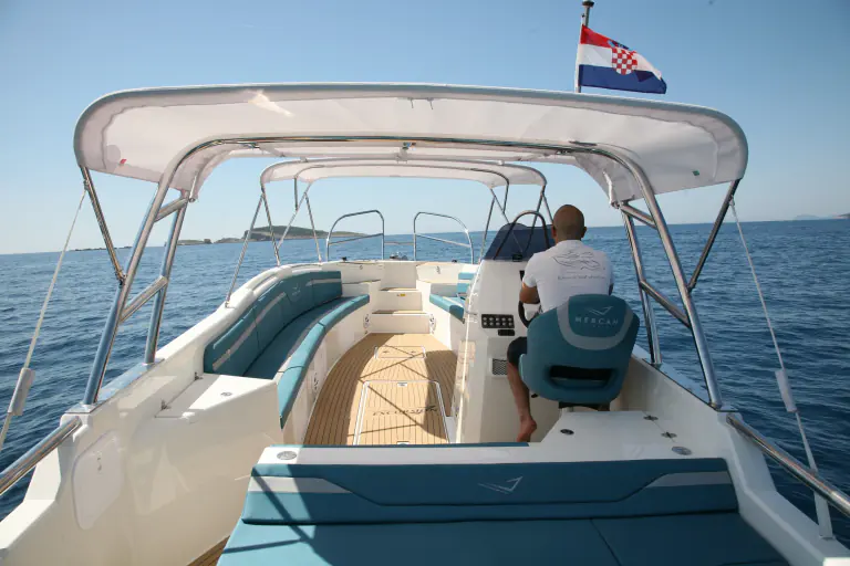Cockpit of the Excursion 34 (2024) with the skipper at the helm