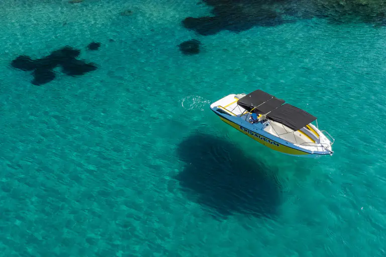 Excursion 34 (2023) over turquoise shallows
