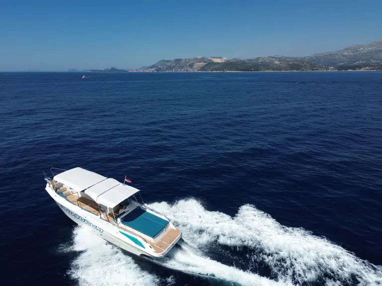 Excursion 34 (2024) with bimini top at speed