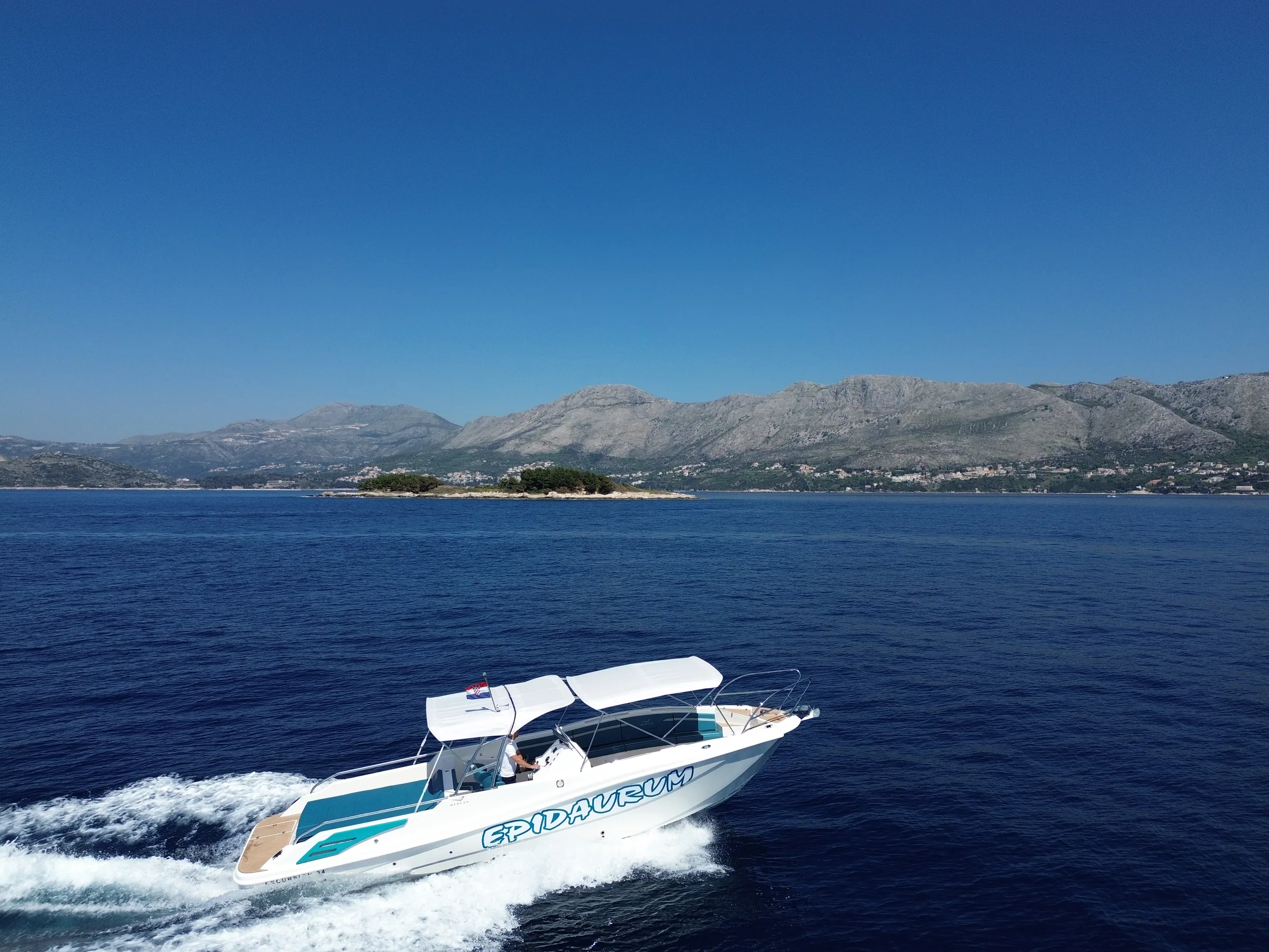 Gliser Excursion 34 u plovidbi
