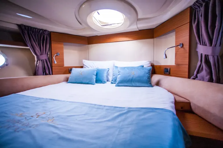 Master cabin of the Azimut 43 Fly