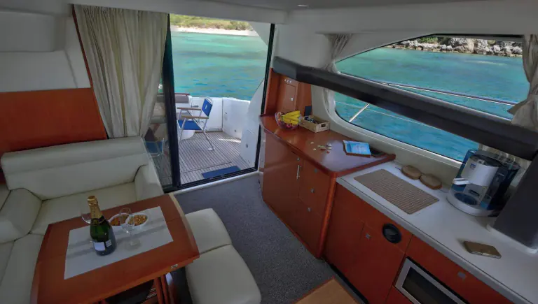 Salon of Amica with sofa and sea view
