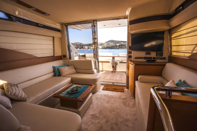 Salon of the Azimut 43 Fly