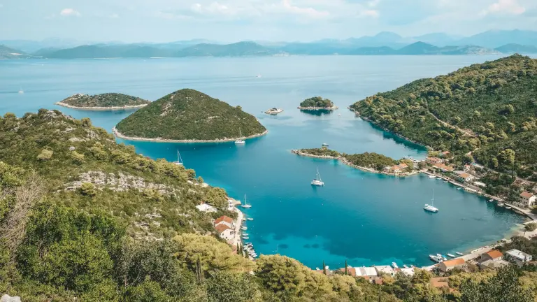 Mljetska jezera i otočići s brda
