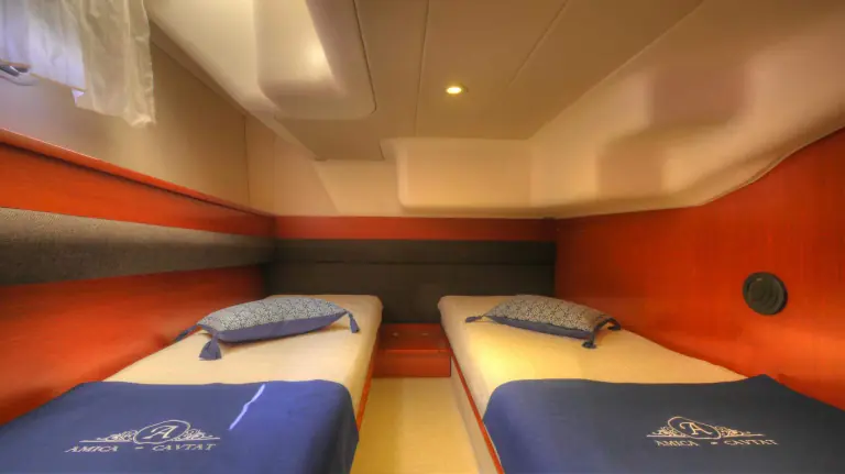 Twin cabin with two beds on Amica